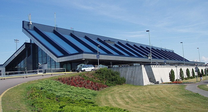 Tallinn airport evacuated over bomb threat – police